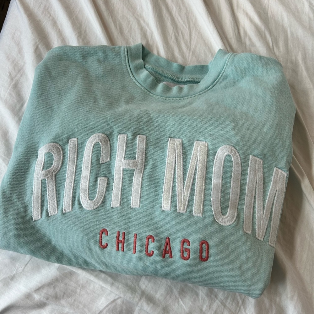 RICH MOM CHICAGO SWEATSHIRT